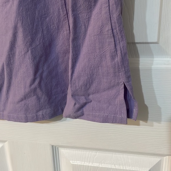 Women’s decorative top with flowers. Short sleeved. Size medium - Picture 5 of 7